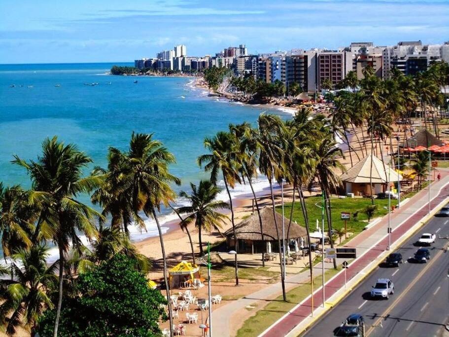 Apartamento Na Quadra Da Praia. * Maceió