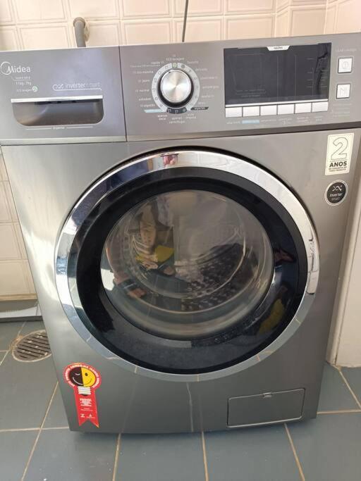 Apartamento Na Quadra Da Praia. Apartamento *