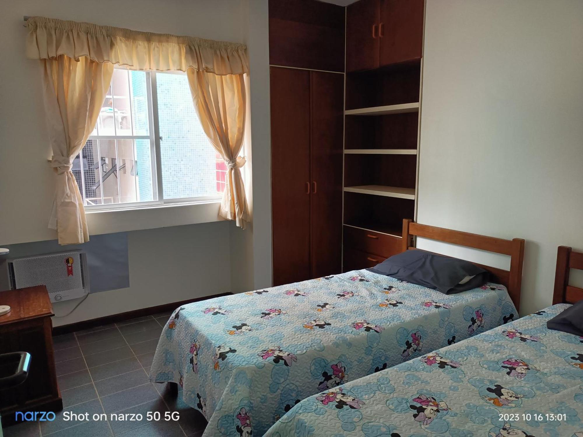 Apartamento Na Quadra Da Praia. Apartamento *